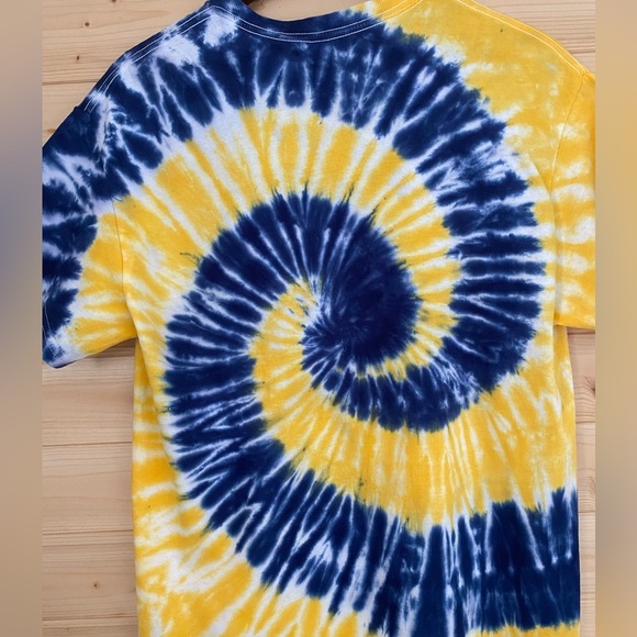 GILDAN Heavy Cotton Medium Tie Dye TShirt Blue Yellow Spiral Michigan Wolverines - Picture 6 of 11